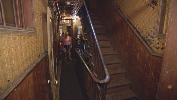 tenement-museum-stairwell-103-orchard-street-620.jpg 