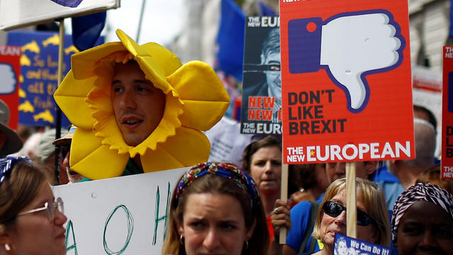 EU supporters, calling on the government to give Britons a vote on the final Brexit deal, participate in the 'People's Vote' march in central London 