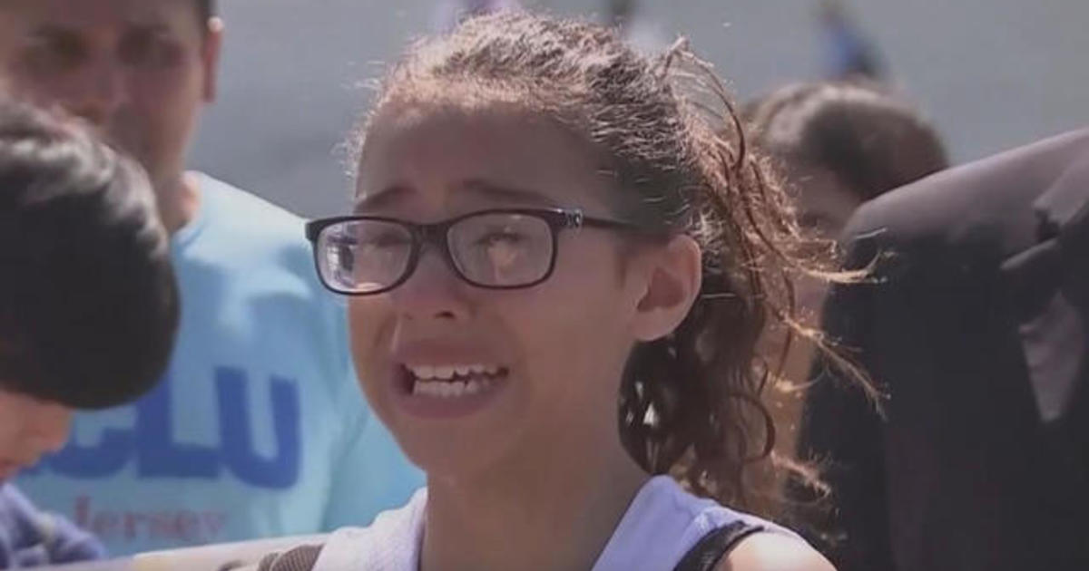 12 Year Old Sobs At Rally While Talking About Immigrant Dad Detained By Ice Cbs News 9898