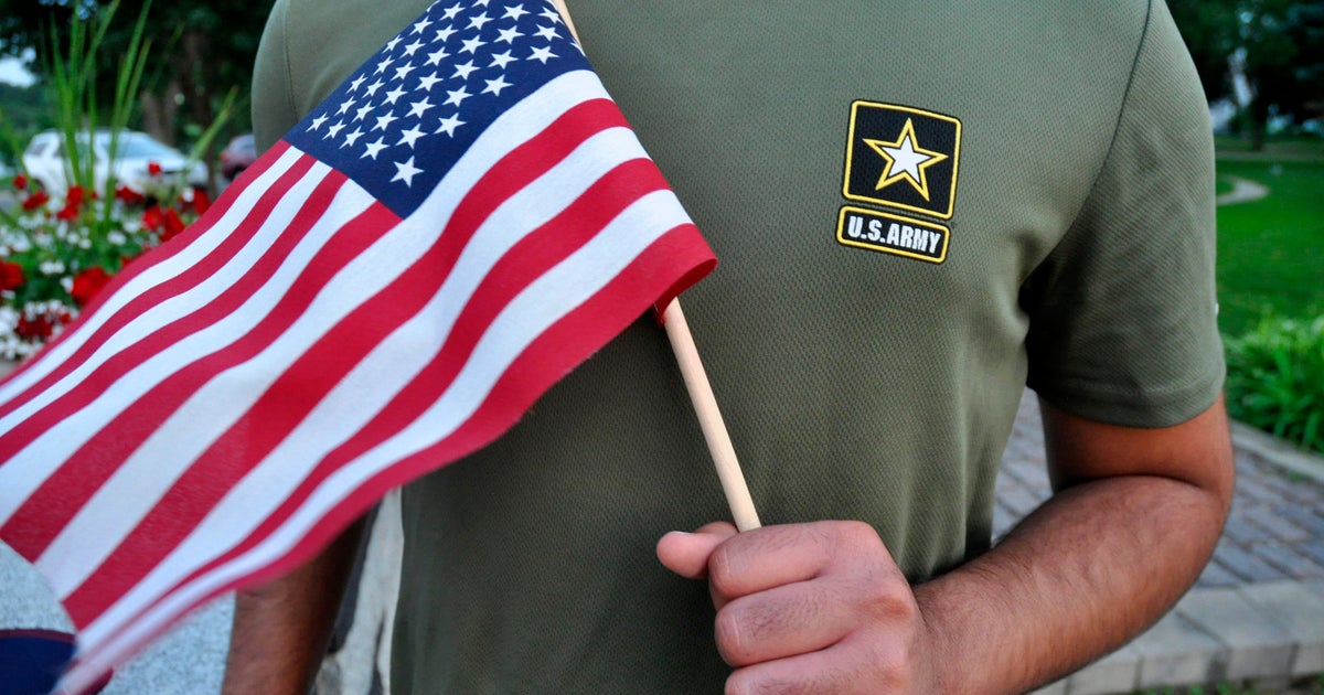 U S Army Abruptly Discharging Immigrant Recruits AP CBS News