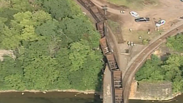 brownsville-train-derailment-4.jpg 