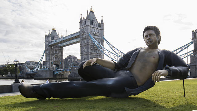 jeff-goldblum-statue.jpg 