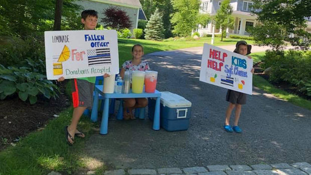 Norwell-lemonade-stand-for-Chesna-5-(ctsy-Shawna-Newcomb) 