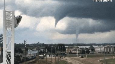 180719-gif-dual-tornadoes-today-iowa.gif 