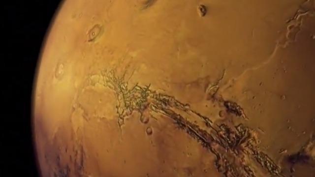 cbsn-fusion-lake-of-salty-water-appears-buried-beneath-surface-of-mars-thumbnail-1620558-640x360.jpg 