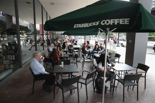Starbucks Closes 8000 Stores Nationwide For Racial Bias Training 