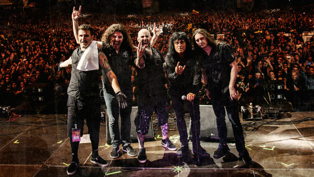 Anthrax onstage 