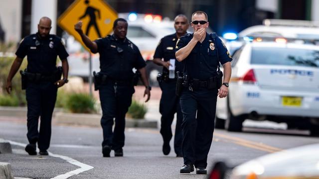 cbsn-fusion-3-dead-including-suspect-mass-shooting-jacksonville-florida-today-2018-08-26-thumbnail-1644082-640x360.jpg 