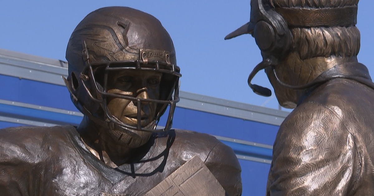 9-Foot Statue Depicting 'Philly Special' Unveiled Outside Lincoln Financial  Field - CBS Philadelphia