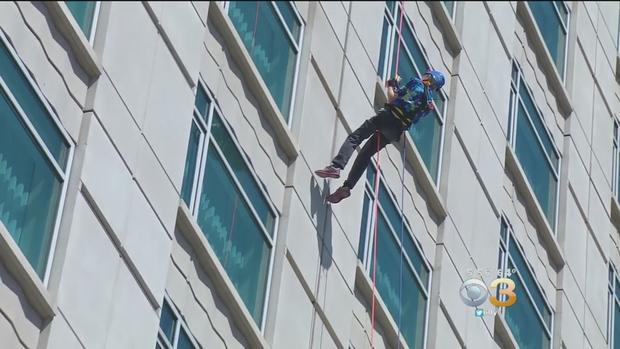 90-Year-Old World War II Vet Rappels Down Skyscraper To Raise Money For Cancer Research 