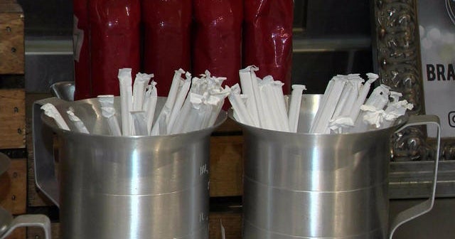 At California restaurants, plastic straws to be "by request only" CBS