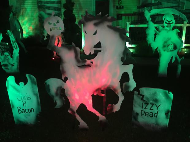 South Jersey Family Does Festive Halloween Display 