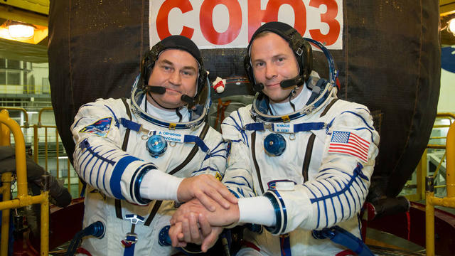 astronauts-land-safely-nasa.jpg 