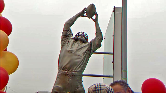 clark-statue.jpg 