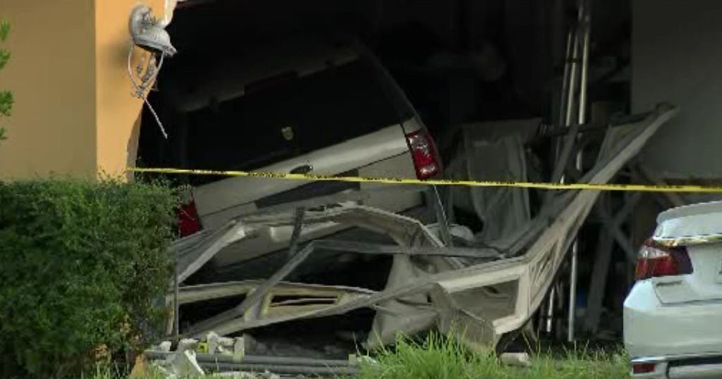 Driver Crashes Into Garage Of Miami Springs Home - CBS Miami