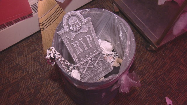 LIBRARY ESCAPE ROOM 10PKG_frame_1944 