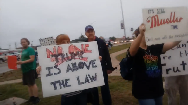 181108-texas-protests.png 