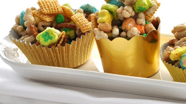 betty-crocker-kitchen-pot-o-gold-chex-mix-recipe.jpg 
