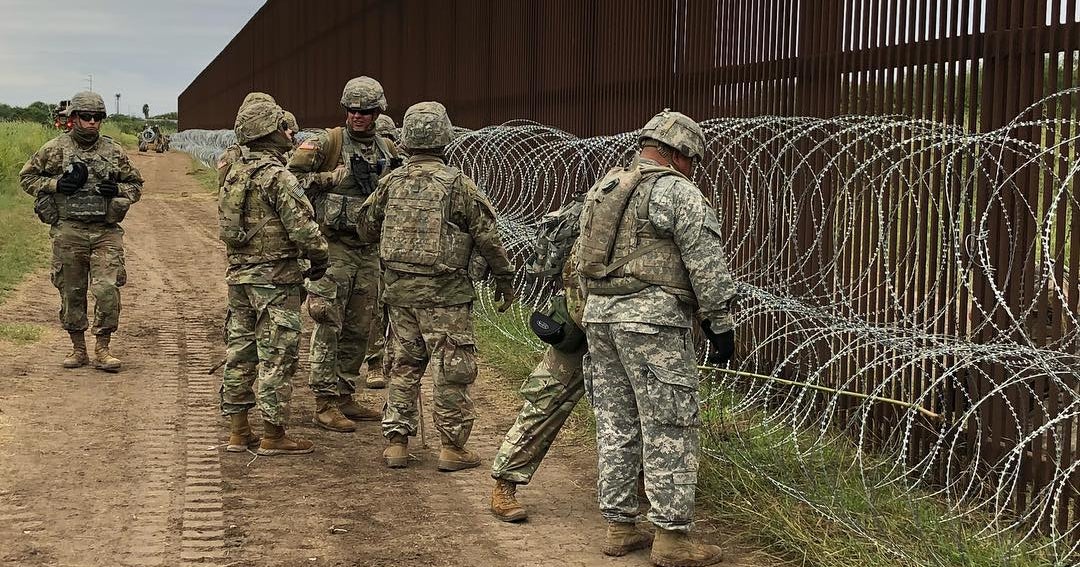 1,000+ Troops Converge On Border Awaiting Migrant Caravan - CBS Texas