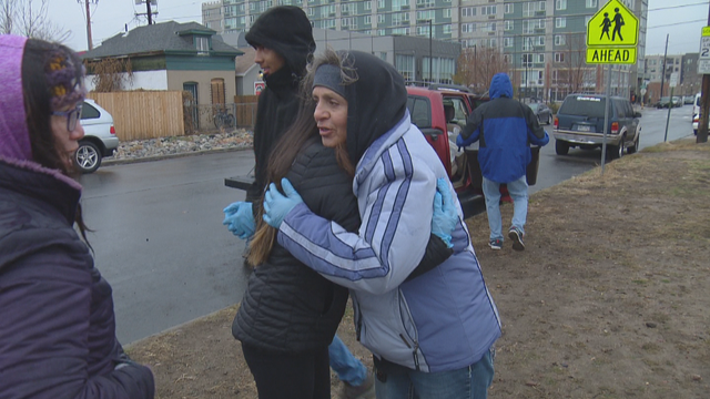 homeless-feeding-volunteer-5pkg-transfer_frame_2303.png 