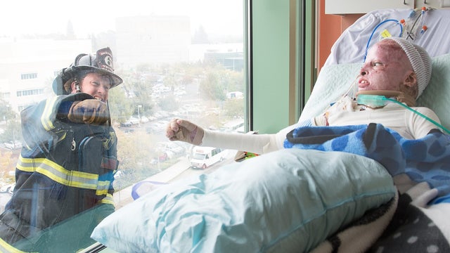 firefighter-windowside-visit-3-e28093-shriners-hospital.jpg 