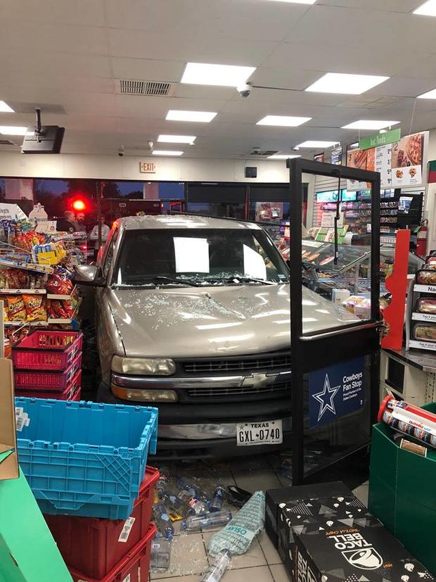 pickup crashes into 7-Eleven in Murphy 