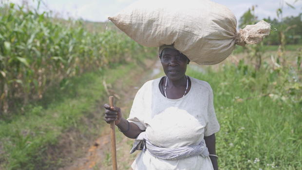 female-farmer-in-rural-rwanda.jpg 