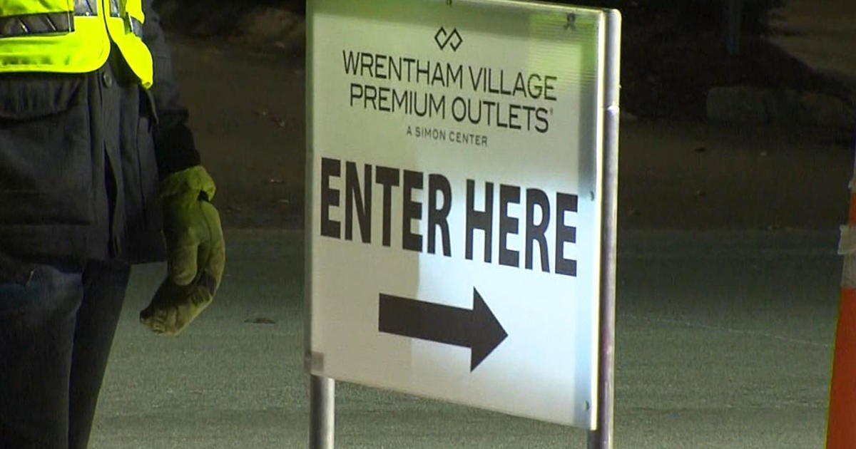 wrentham-police-prepare-for-tens-of-thousands-of-black-friday-shoppers