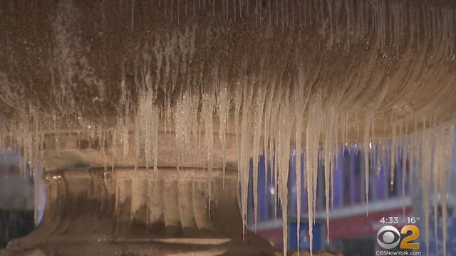 bryant-park-frozen-fountain.jpg 