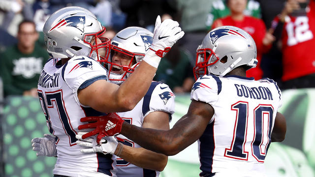 Brady new NFL leader in yards passing, Pats top Jets, 27-13