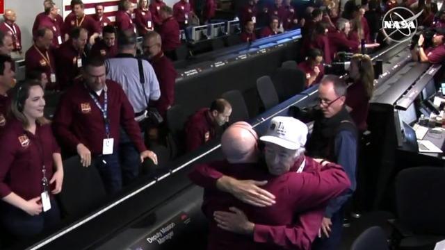 cbsn-fusion-nasas-mars-insight-lander-touches-down-on-red-planet-thumbnail-1720712-640x360.jpg 