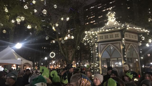 rittenhouse-square-tree-lighting-5.jpg 