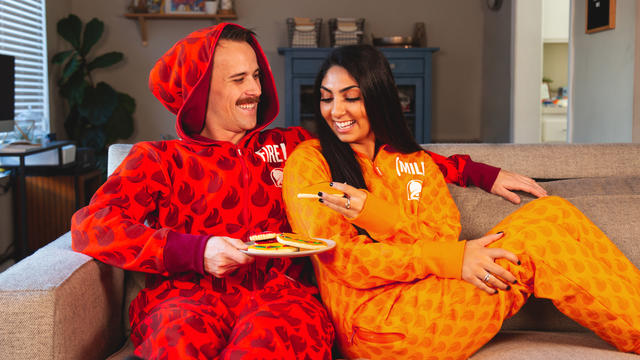 taco-bell-shop-holiday-collection-fire_mild-onesies.jpg 