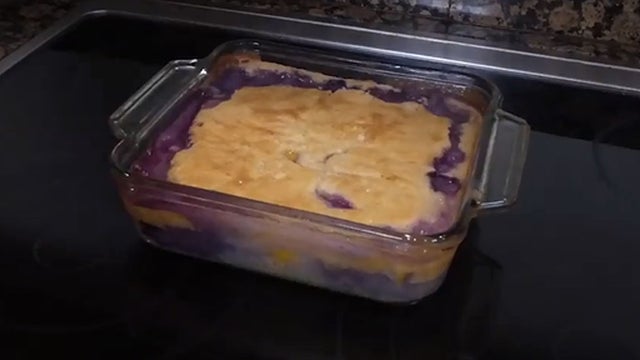 jim-berrys-peach-berry-cobbler.jpg 
