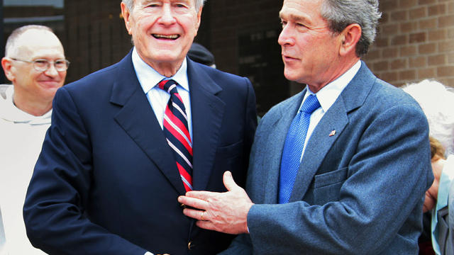 Former US president George H.W. Bush (L) 