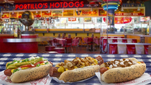 01_fast-casual-portillos-hot-dogs-entree.jpg 