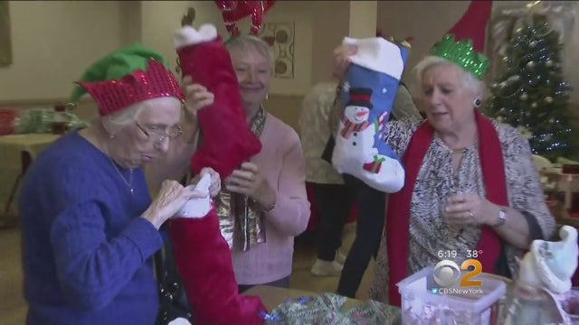 seniors-stuffing-stockings.jpg 