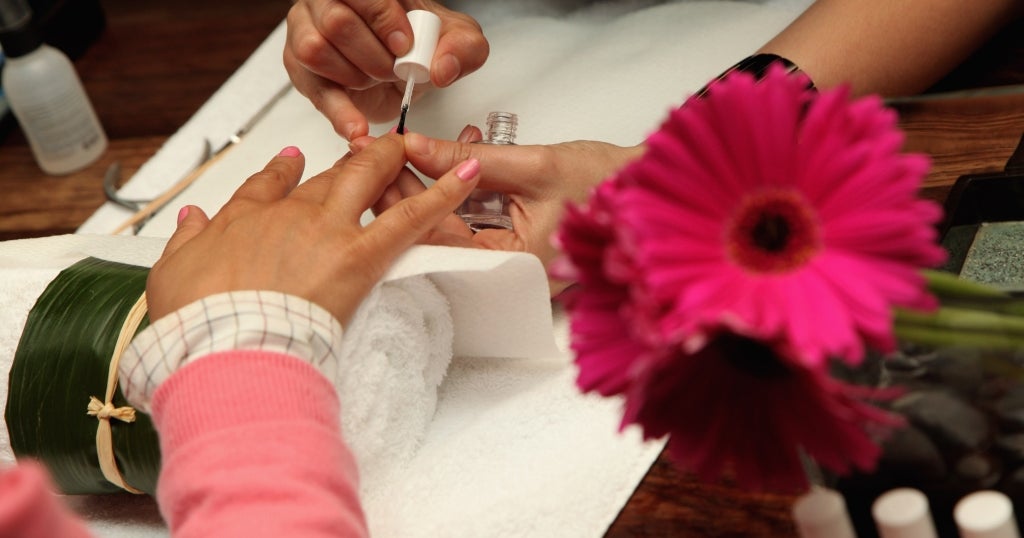 10YearOld Cancer Survivor Mocked At Nail Salon For Short Hair CBS(00)