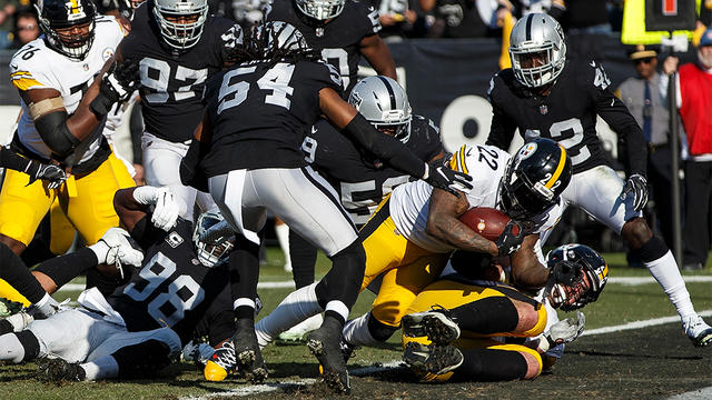 Carr's late TD pass leads Raiders past Steelers 24-21