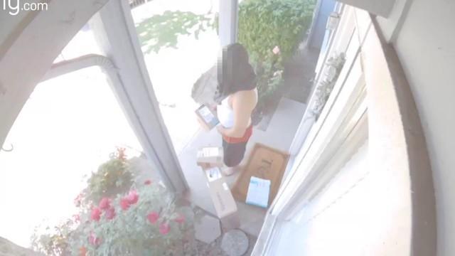 v2-package-thieves-beware-1732088-640x360.jpg 