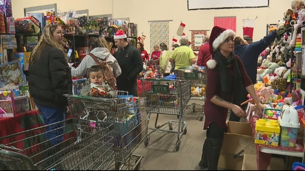 ACTION CENTER GIFT SHOP VO_frame_130 