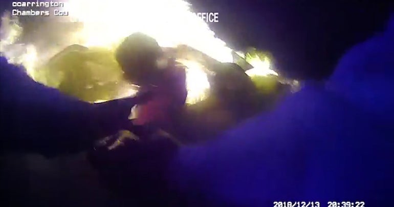 Texas Deputies Reach Into Flames To Rescue Man From Burning Vehicle ...