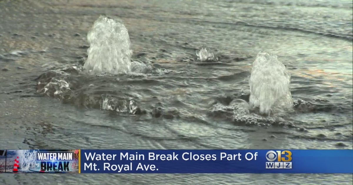 DPW Crews Work To Repair Charles Street Water Main Break - CBS Baltimore