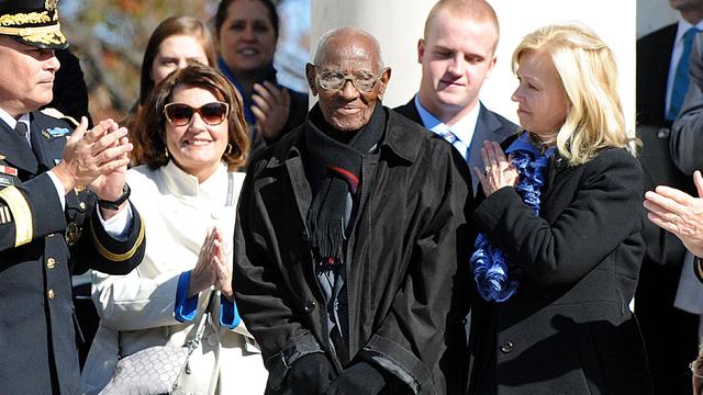 Obama Participates In Observance Of Veterans Day At Arlington Nat'l Cemetery 