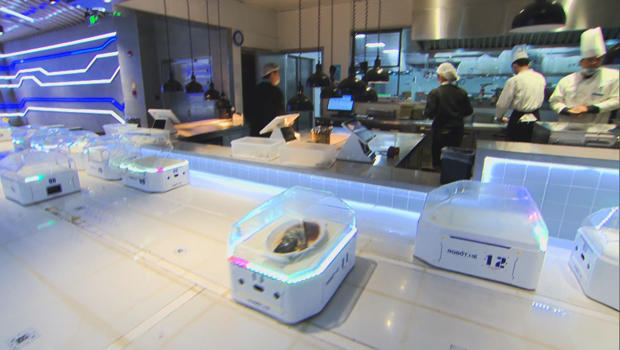 ecommerce-in-china-robot-pods-in-restaurant-620.jpg 