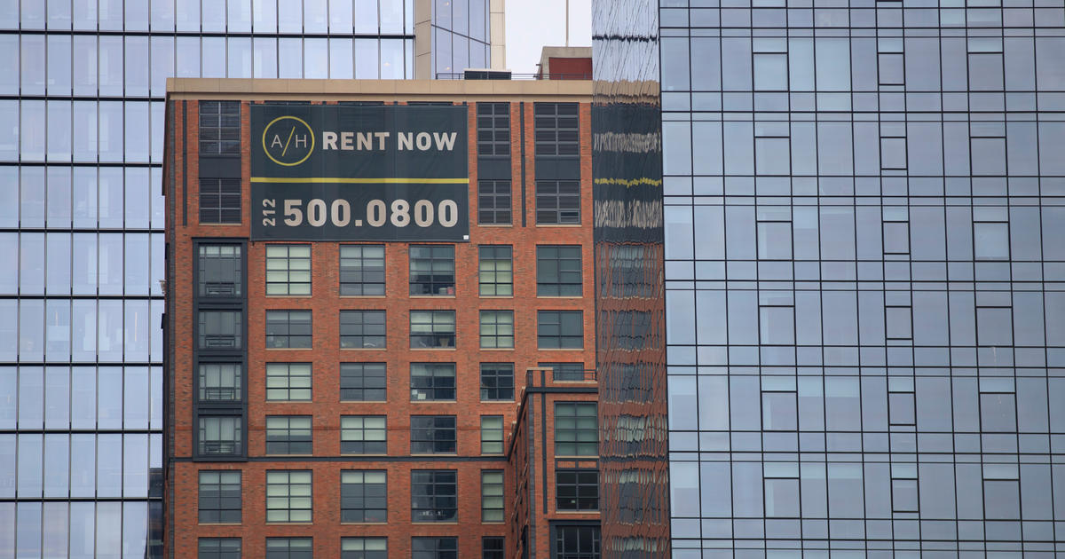 Average cost to rent New York City apartment up 18% over last year, report  finds - CBS New York