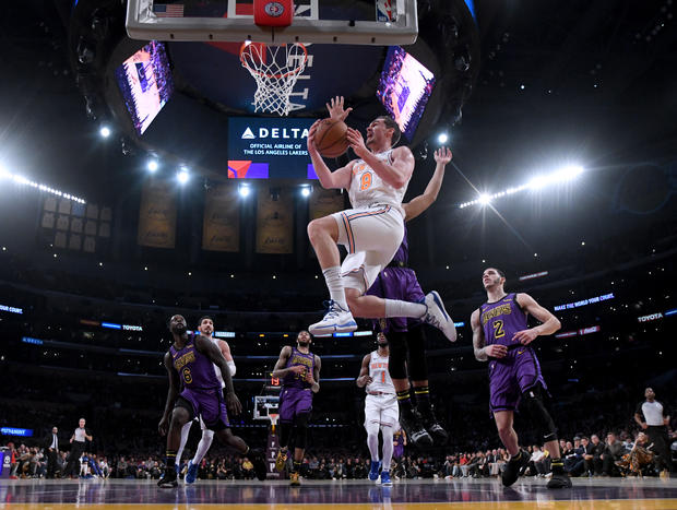 New York Knicks v Los Angeles Lakers 