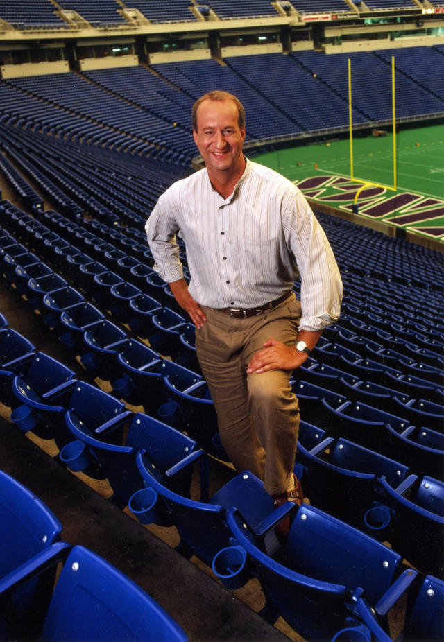 WCCO  CBS News Minnesota on X: Former WCCO sports director Mark Rosen  blew the Gjallarhorn before today's Vikings game. He sounded the horn in  honor of his late wife Denise, who