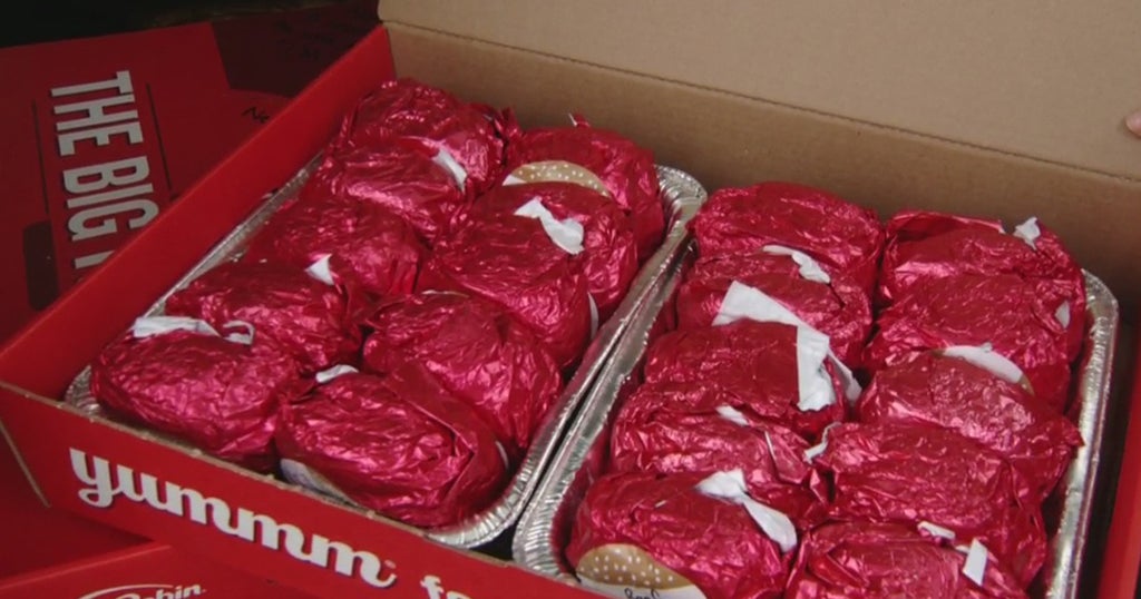 Red Robin Feeds Pittsburgh TSA Agents, Air Traffic Controllers As ...