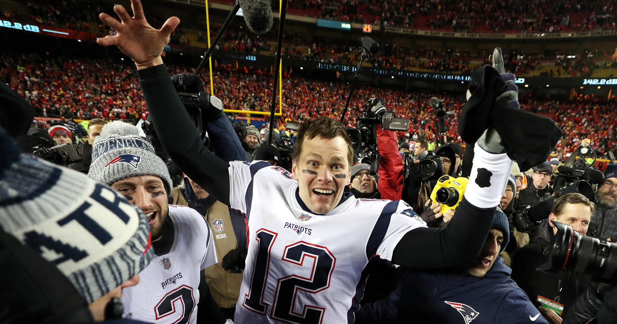 New England embraced Tom Brady's return but cheered for the Patriots